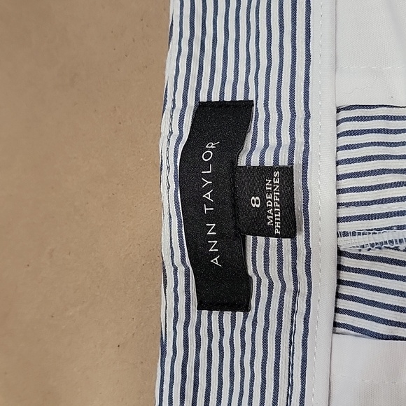 Ann Taylor Size 8 Blue White Striped Seersucker Devin City Short, Exc. Used Cond - Picture 10 of 12